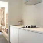 The Little Townhouse 4*