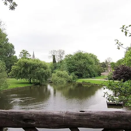 The Little Townhouse Pensión 3*